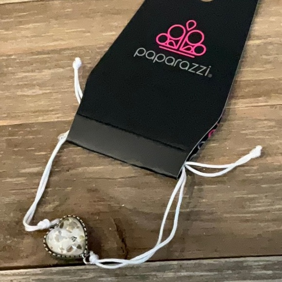 ❄️ Paparazzi Cream Bracelet Elegant Jewelry Heart Charm - Picture 6 of 7